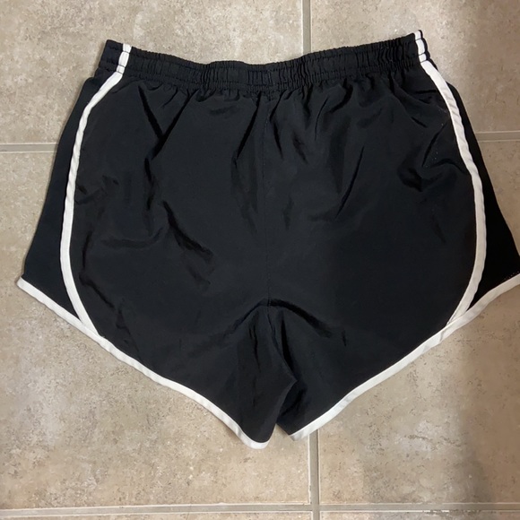 Nike Girls' Dry Tempo Running Shorts - Picture 2 of 6